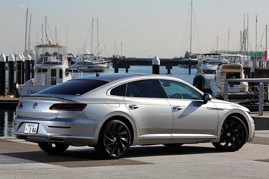  Volkswagen Arteon 4Motion R-Line 2017 года  (JP) (фото 5 из 10)